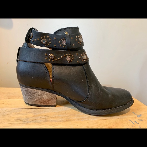 🎈SOLD!🎈 Betsey Johnson Leather Rhinestone Boots - Picture 7 of 8